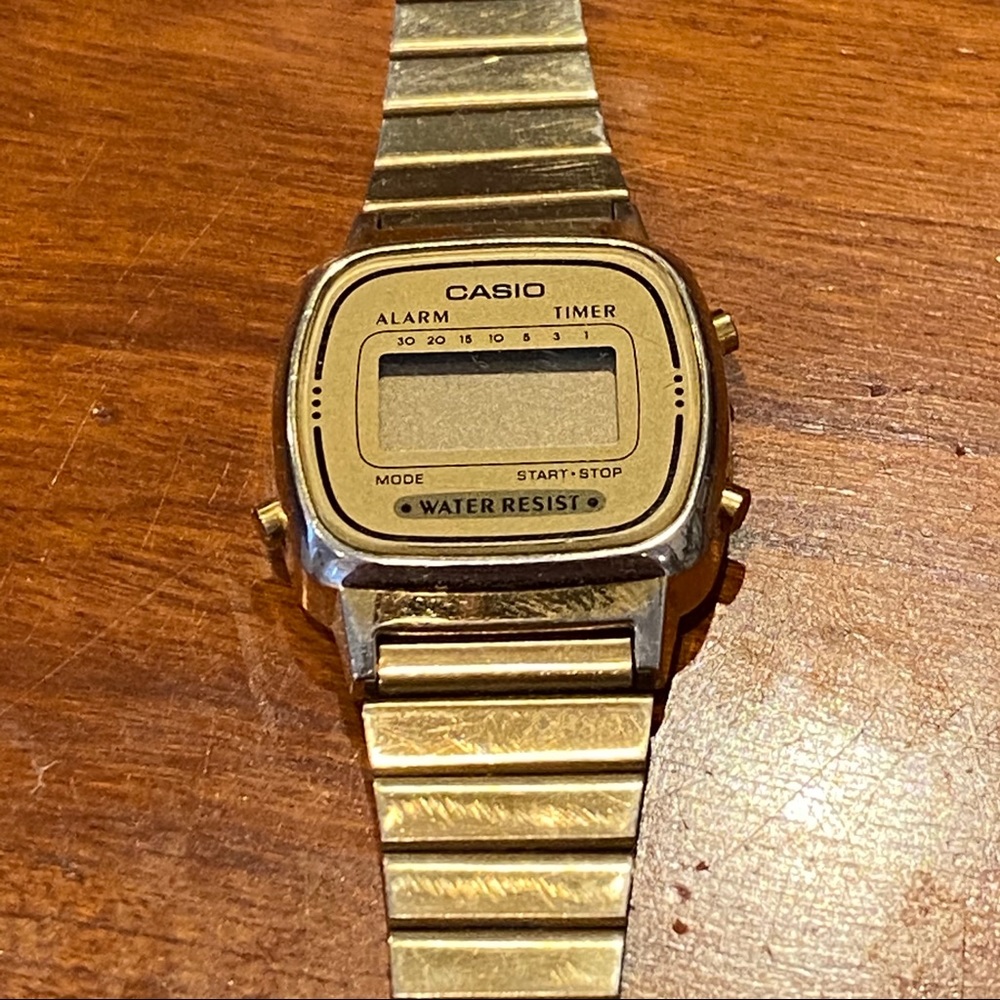 Vintage gold Casio watch (water resistant)